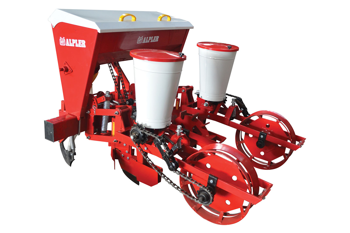 Mechanical Seeding and Fertilizer Machine (Maize Planter) (RU)